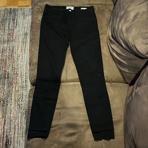 Like new. Authentic black Frame Le Skinny de Jeanne. Size 28.